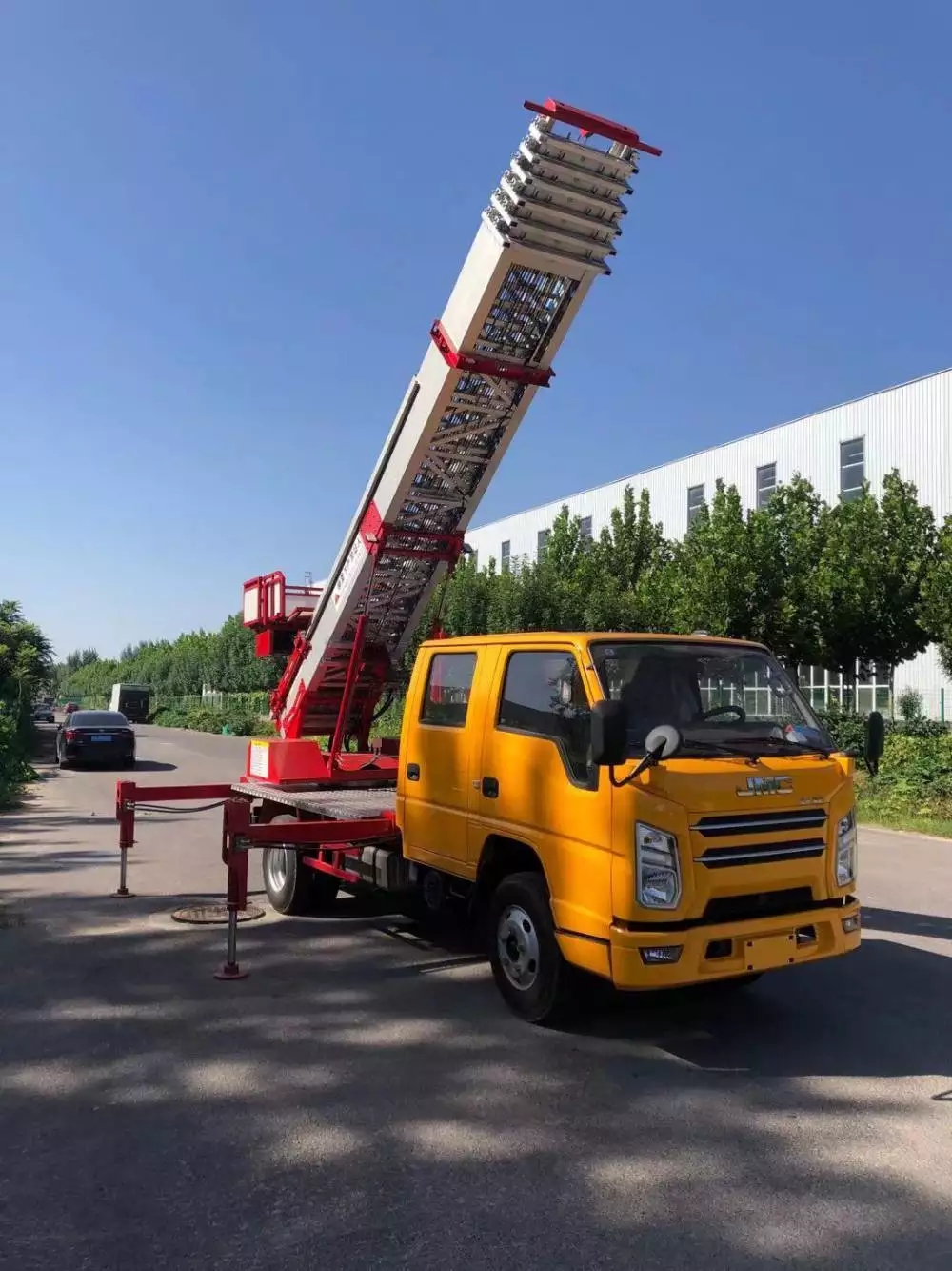通江附近的云梯车出租服务：轻松解决高空作业需求