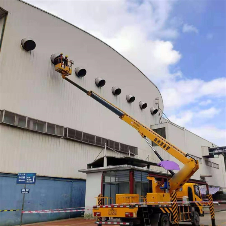 通江高空作业车出租服务：专业广告牌安装解决方案